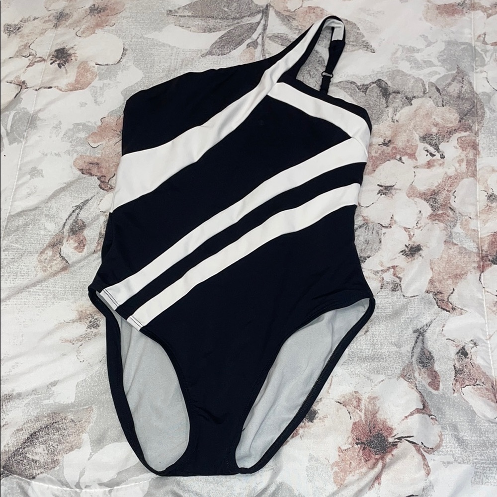 Kenneth Cole New York Black and White One Piece Swimsuit with Modern Cut
